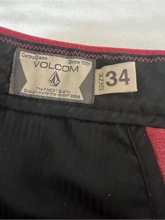 Volcom Men’s Red Casual Shorts Size 34 Chino Skate Summer - Picture 3 of 7